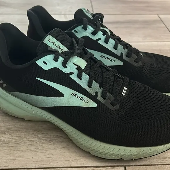Brooks Launch women's black running shoes sneakers size 9.5