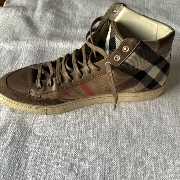 Brown High-Top Sneakers with Checkered Pattern