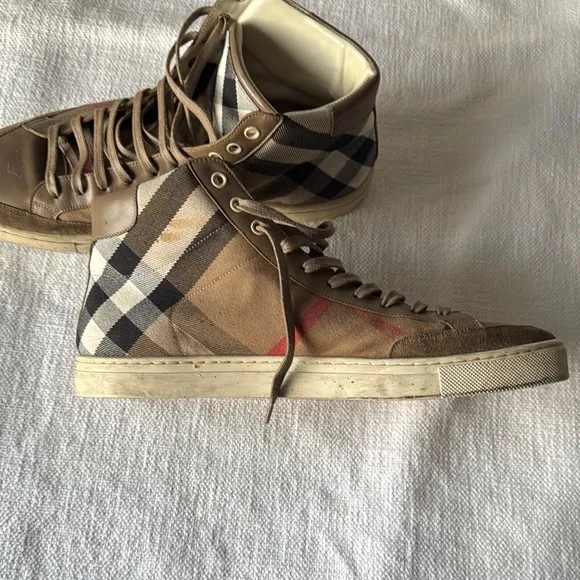 Brown High-Top Sneakers with Checkered Pattern
