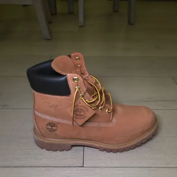 Brown Lace-Up Boots