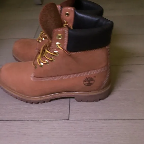 Brown Lace-Up Boots