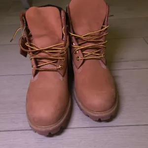 Brown Lace-Up Boots