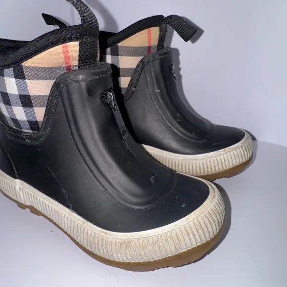 Burberry toddler Kids Black Checkered Boots