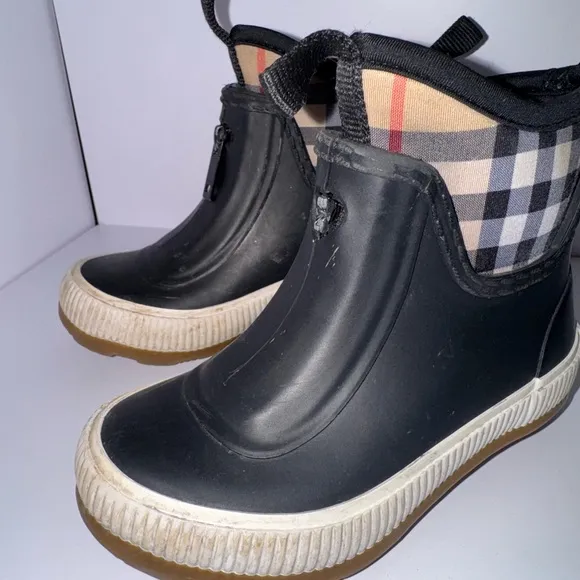 Burberry toddler Kids Black Checkered Boots