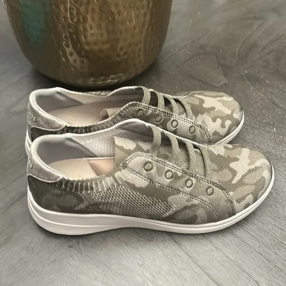 BZEES PREMIUM Golden Knit Washable Slip-on Sneakers
