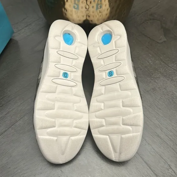 BZEES PREMIUM Golden Knit Washable Slip-on Sneakers