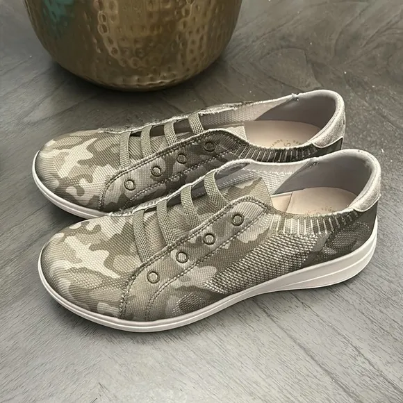 BZEES PREMIUM Golden Knit Washable Slip-on Sneakers