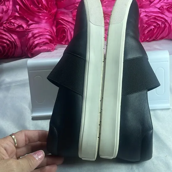 (C) VINCE Comfort LEATHER CORBIN‎ Slip-On Sneakers, Black, Size 6.5