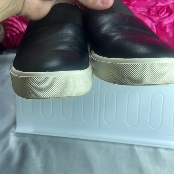 (C) VINCE Comfort LEATHER CORBIN‎ Slip-On Sneakers, Black, Size 6.5
