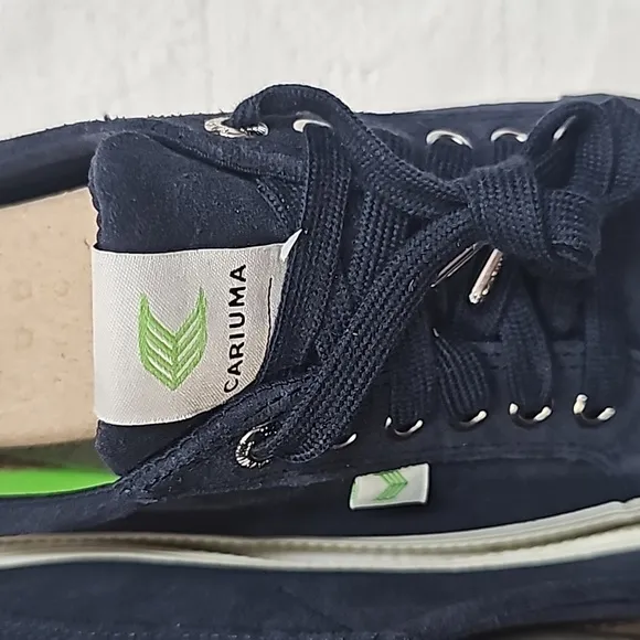 Cariuma shoes sneakers dark blue 100% leather suede blue sz 9