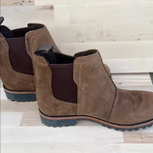 Chaco Brown Chelsea Boots with Elastic Panels and Rubber Sole