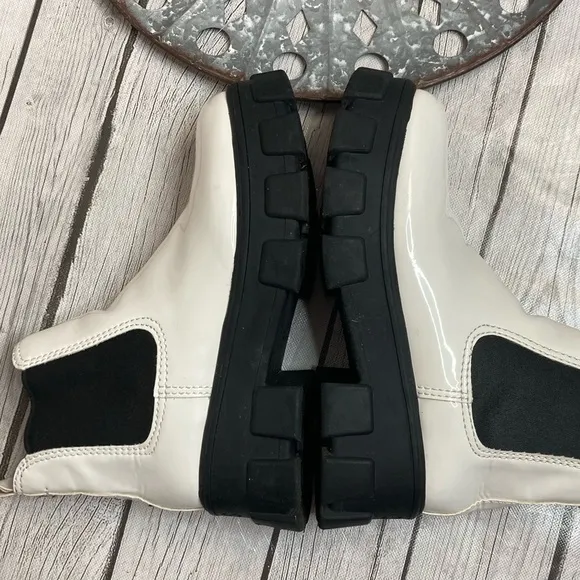 Circus by Sam Edelman Chelsea Boots