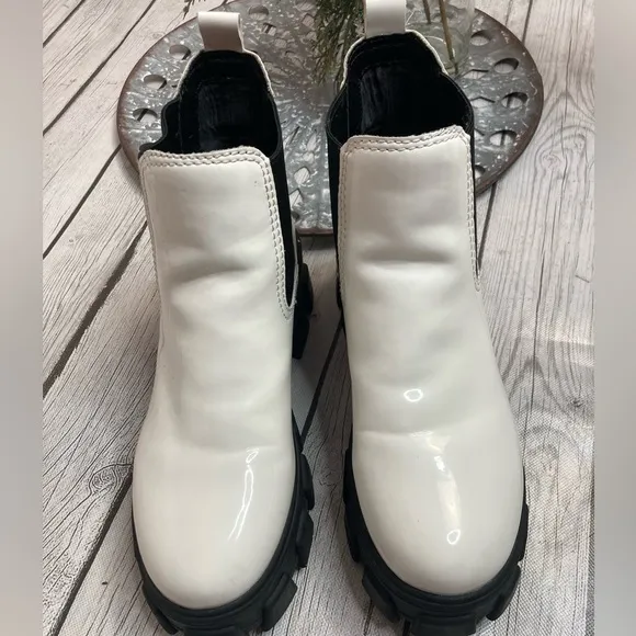 Circus by Sam Edelman Chelsea Boots