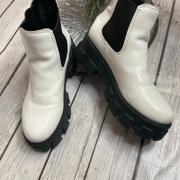 Circus by Sam Edelman Chelsea Boots