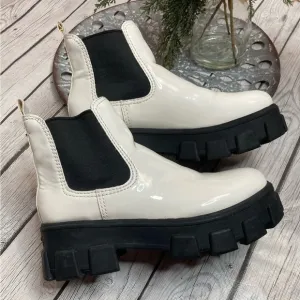 Circus by Sam Edelman Chelsea Boots