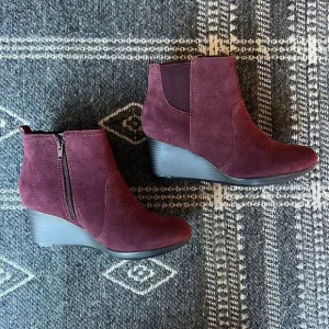Clark Suede Leather Wedge Ankle Bootie Women’s Size 6.5 New
