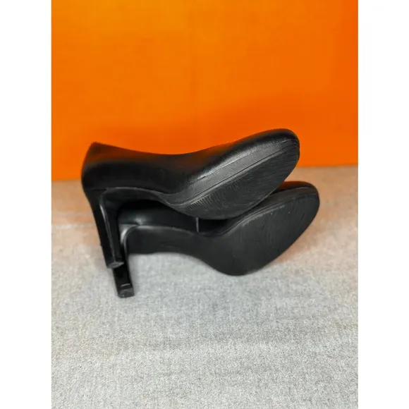 Clarks Ambyr Joy Black Leather Classic Round Toe Pump SIZE 7.5