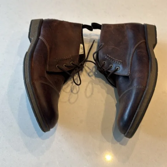Clark’s  collection Men's Brown Leather boots size 10.5 excellent condition brn.