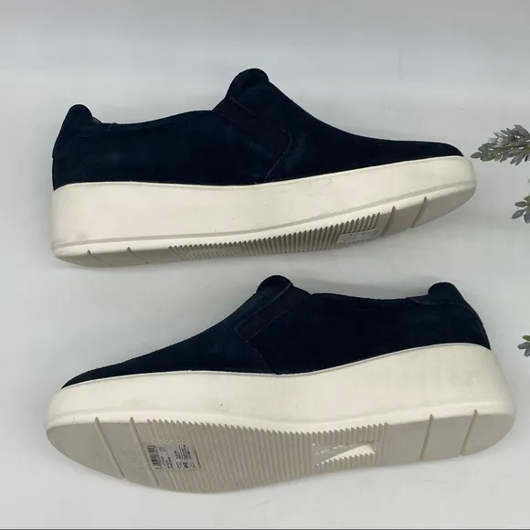 Clarks Layton Step Slip On Cushioned Sneakers in Navy SuedeSize 7W