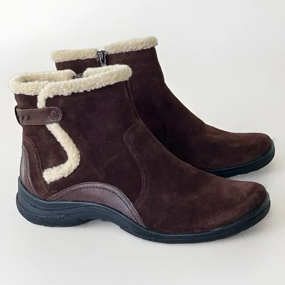 CLARKS Trixiebell Women's Brown Leather Sherpa Ankle Boots Size 10 M