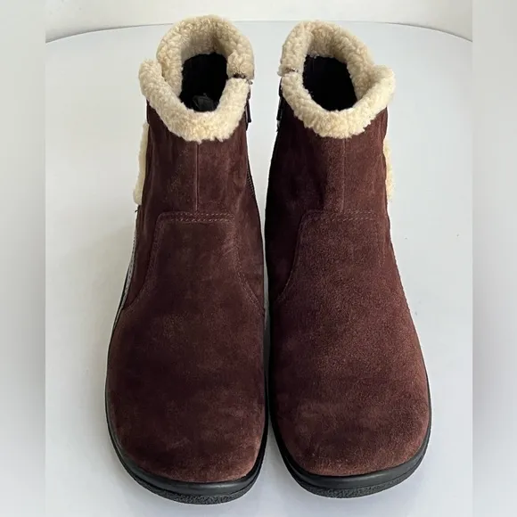 CLARKS Trixiebell Women's Brown Leather Sherpa Ankle Boots Size 10 M