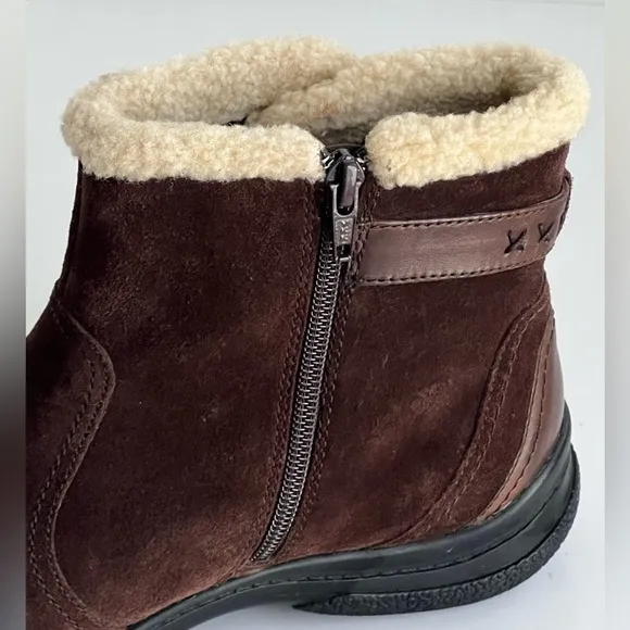 CLARKS Trixiebell Women's Brown Leather Sherpa Ankle Boots Size 10 M