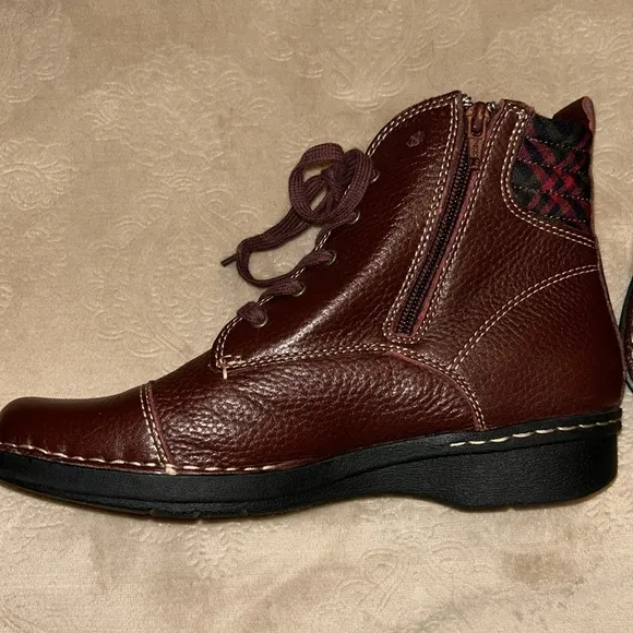 Clark’s Whistle Bea Leather ankle boots
