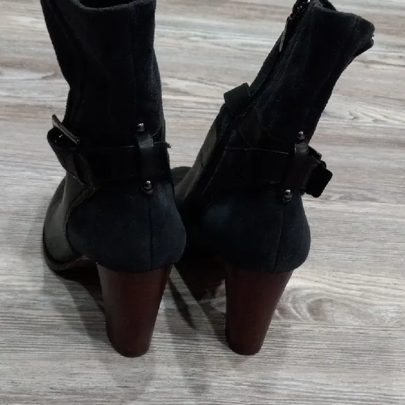 Clarks Women's Kacia Garnet High Heel Black Leather Ankle Boots Sz 7M