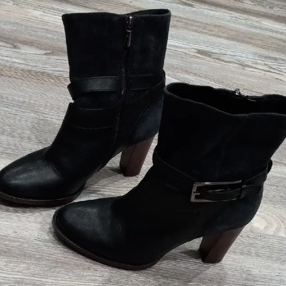 Clarks Women's Kacia Garnet High Heel Black Leather Ankle Boots Sz 7M