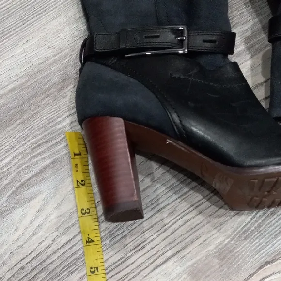 Clarks Women's Kacia Garnet High Heel Black Leather Ankle Boots Sz 7M