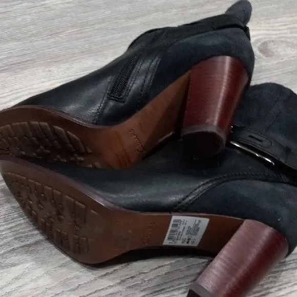 Clarks Women's Kacia Garnet High Heel Black Leather Ankle Boots Sz 7M
