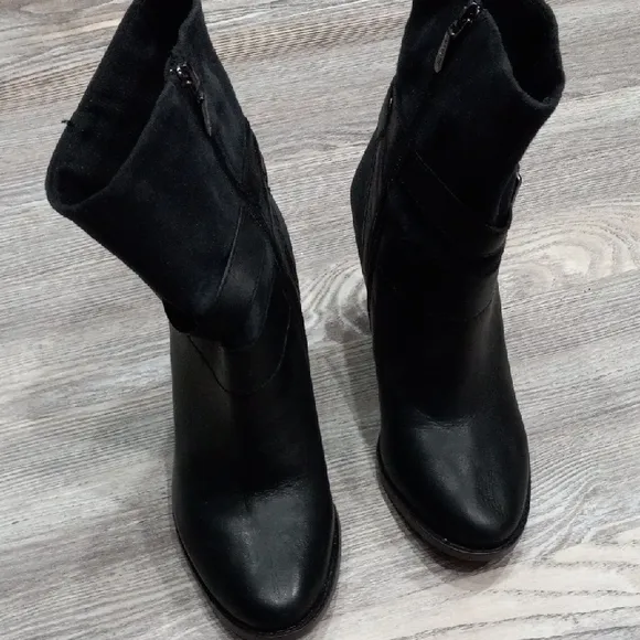 Clarks Women's Kacia Garnet High Heel Black Leather Ankle Boots Sz 7M