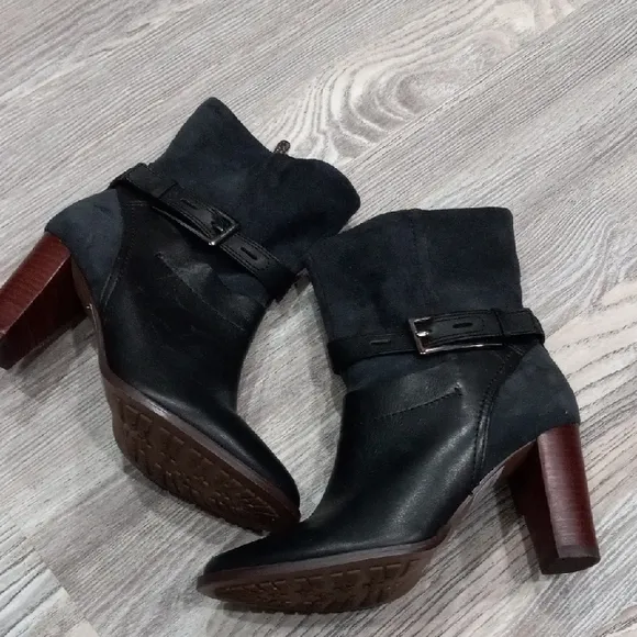 Clarks Women's Kacia Garnet High Heel Black Leather Ankle Boots Sz 7M