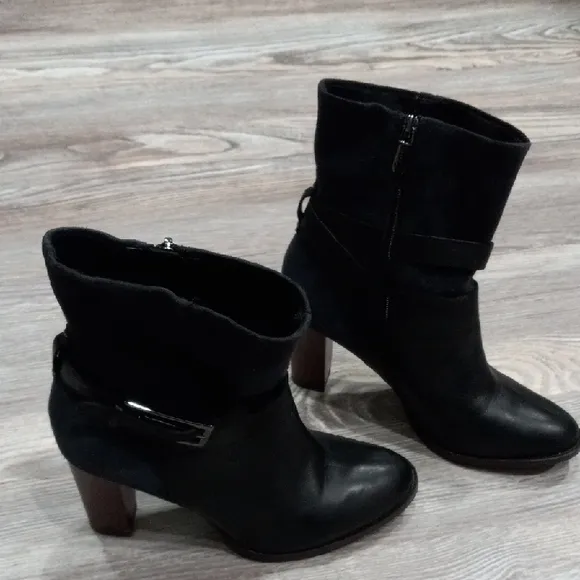 Clarks Women's Kacia Garnet High Heel Black Leather Ankle Boots Sz 7M