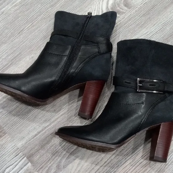 Clarks Women's Kacia Garnet High Heel Black Leather Ankle Boots Sz 7M