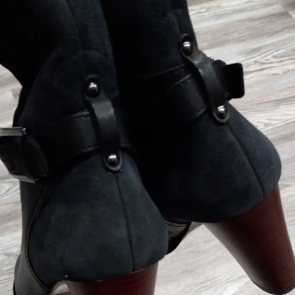 Clarks Women's Kacia Garnet High Heel Black Leather Ankle Boots Sz 7M