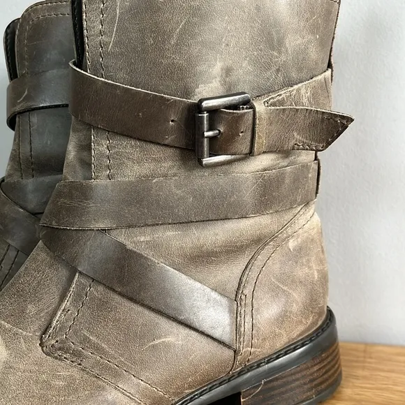 Clarks Women's Light Brownish Green Combat Boots size 7.5