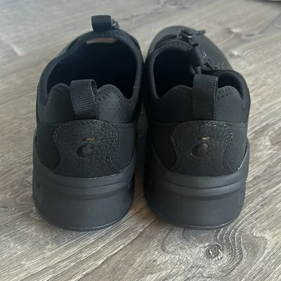 CLOVE Black Slip On Unisex Nursing Core Sneakers NEW