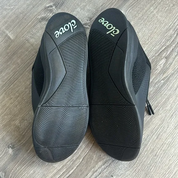 CLOVE Black Slip On Unisex Nursing Core Sneakers NEW