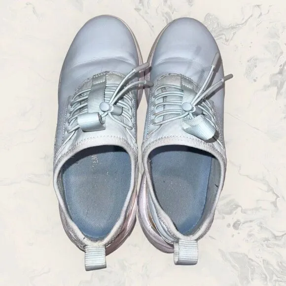 Clove Blue Pink Holographic Limited Edition 2022 Nursing Shoes Sneakers Size 7.5