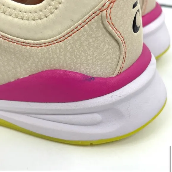 CLOVE Limited Edition Lemon Aid NEW Nurse Sneakers Shoes Size 9