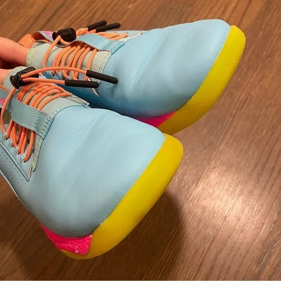 CLOVE Limited Edition Supernova Blue Nursing Sneakers Shoes Women’s 7