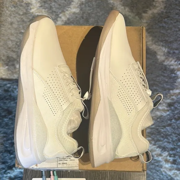 Clove - Men’s Nursing Shoes Size 7.5 - Brilliant White (Brand New)