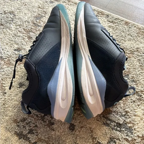 Clove Men’s Nursing Sneakers
