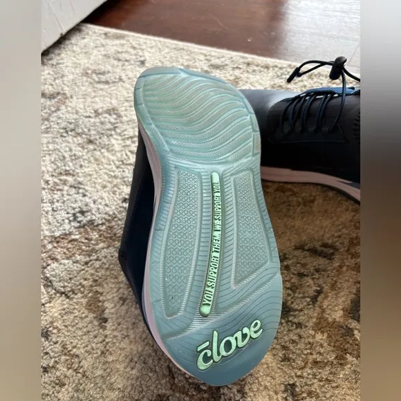 Clove Men’s Nursing Sneakers