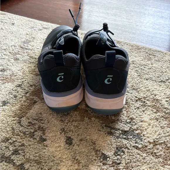 Clove Men’s Nursing Sneakers