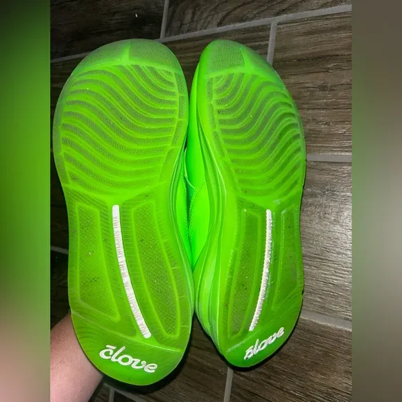 Clove neon green nursing shoes sneakers