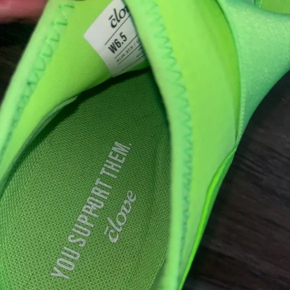 Clove neon green nursing shoes sneakers