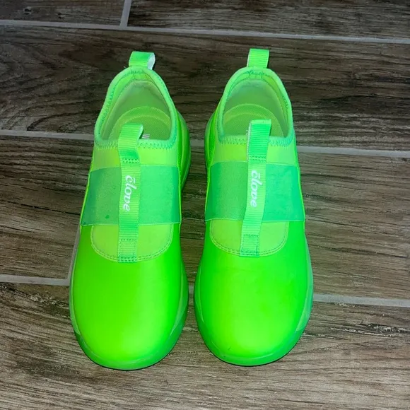 Clove neon green nursing shoes sneakers