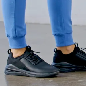 Clove nursing shoes in all black